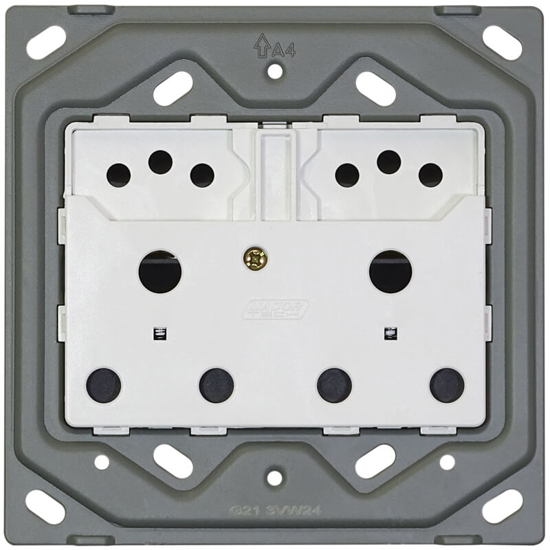 VETI 3  - UNSSO 2 X 16A RSA + 2 X V-SLIM 4X4 (NO SWITCH) (NO COVER)